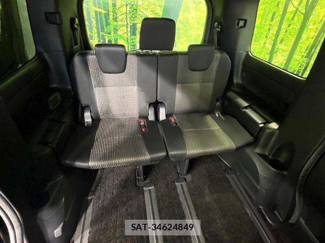 Toyota VOXY 2018-09 7226922-9
