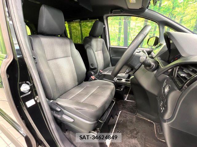 Toyota VOXY 2018-09 7226922-7
