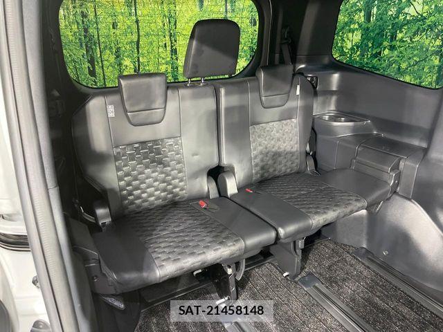 Toyota VOXY 2023-05 7226975-9