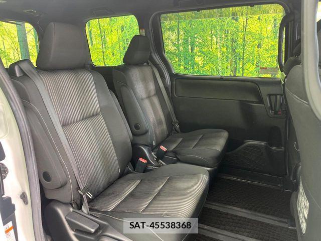 Toyota VOXY 2017-09 7226908-9