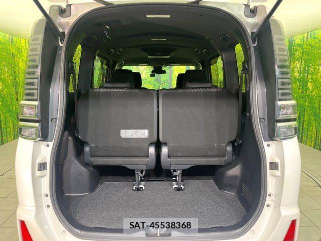 Toyota VOXY 2017-09 7226908-10