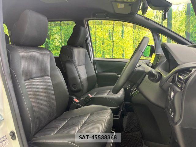 Toyota VOXY 2017-09 7226908-8
