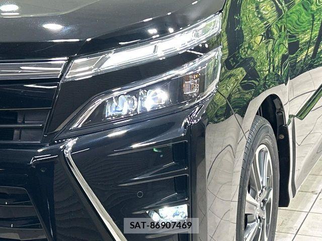 Toyota VOXY 2021-04 7226950-11