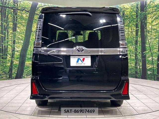 Toyota VOXY 2021-04 7226950-14