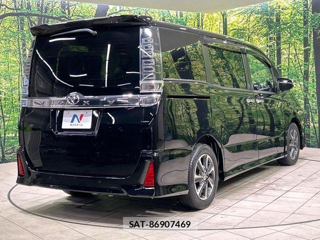 Toyota VOXY 2021-04 7226950-16
