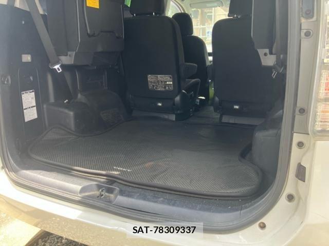 Toyota VOXY 2011-08 7226861-9