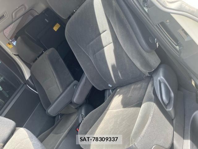Toyota VOXY 2011-08 7226861-11