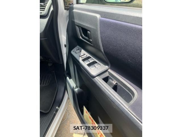 Toyota VOXY 2011-08 7226861-12