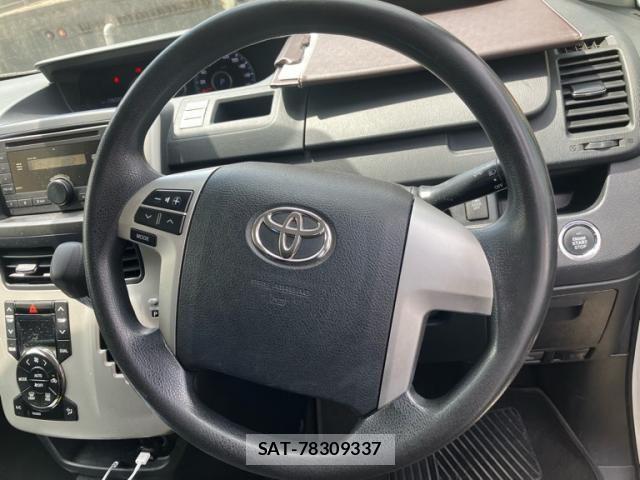 Toyota VOXY 2011-08 7226861-14