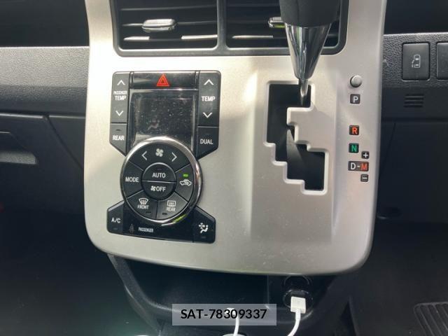 Toyota VOXY 2011-08 7226861-15