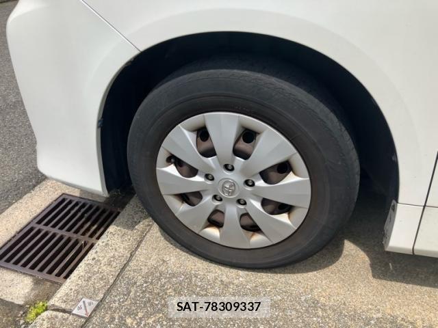 Toyota VOXY 2011-08 7226861-7