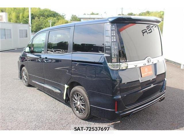 Toyota VOXY 2014-01 7226871-11