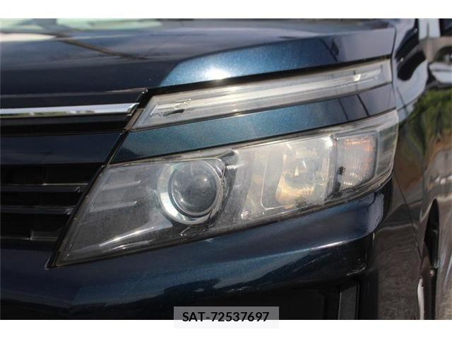 Toyota VOXY 2014-01 7226871-16