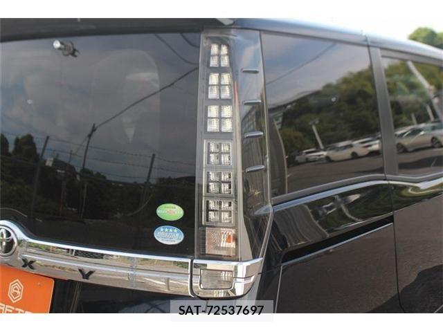 Toyota VOXY 2014-01 7226871-18