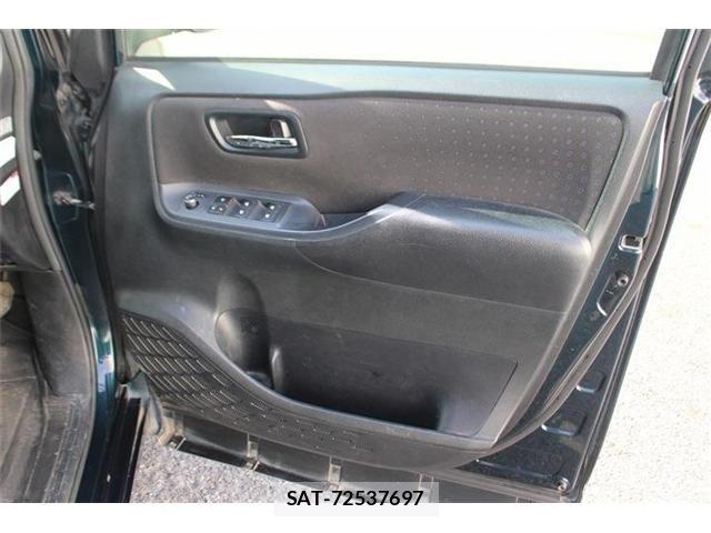Toyota VOXY 2014-01 7226871-29