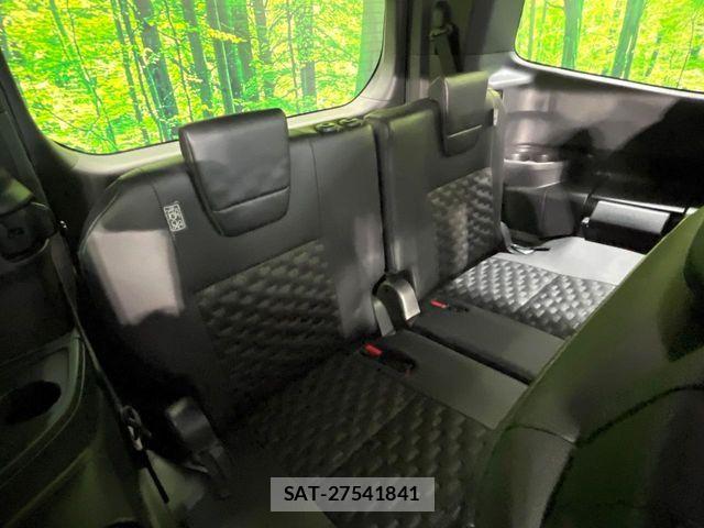 Toyota VOXY 2023-08 7226985-9