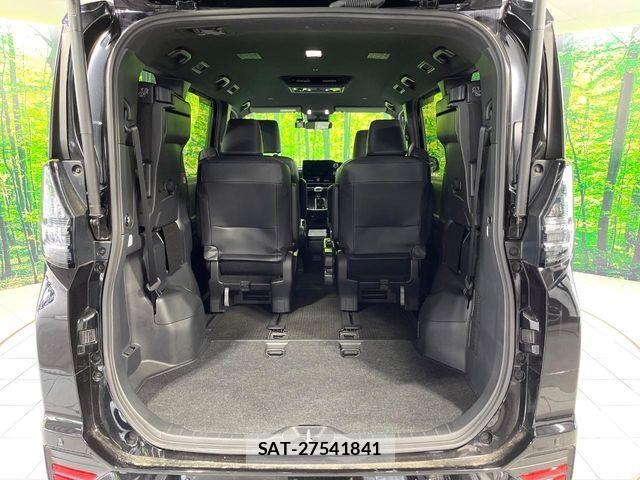 Toyota VOXY 2023-08 7226985-10