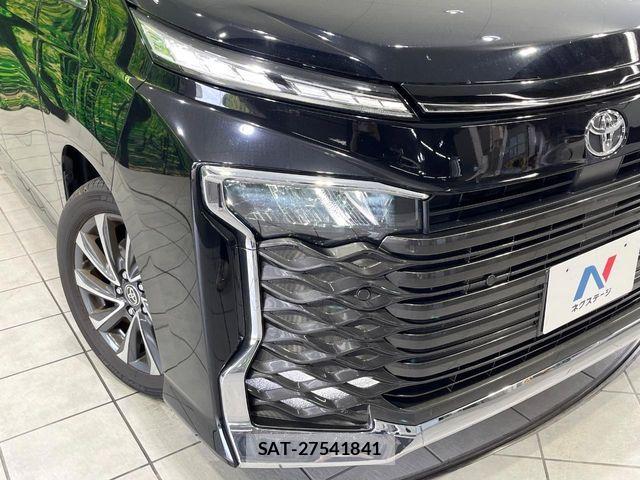 Toyota VOXY 2023-08 7226985-12