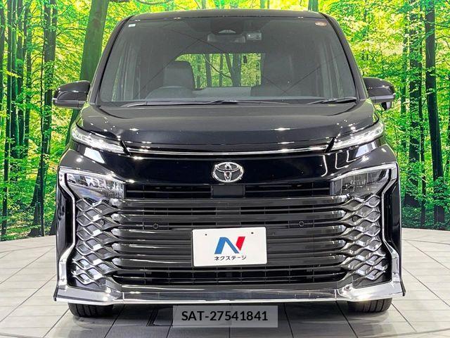 Toyota VOXY 2023-08 7226985-14