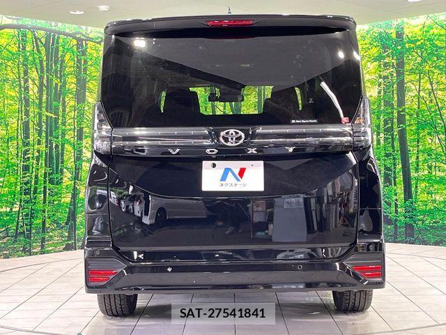 Toyota VOXY 2023-08 7226985-15