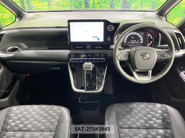 Toyota VOXY 2023-08 7226985-1