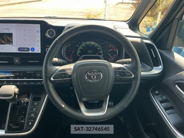 Toyota VOXY 2022-09 7226966-12
