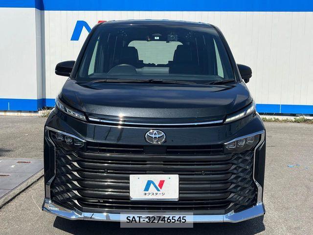 Toyota VOXY 2022-09 7226966-15