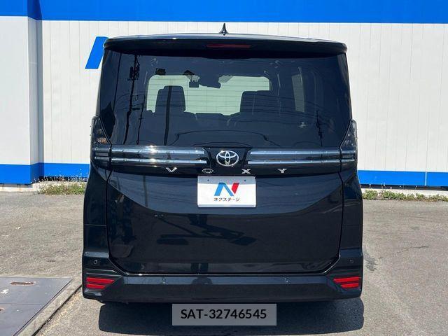 Toyota VOXY 2022-09 7226966-16