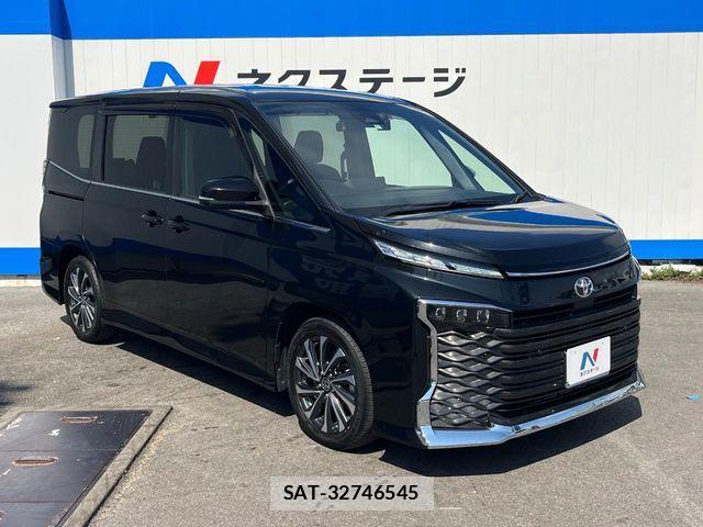 Toyota VOXY 2022-09 7226966-17