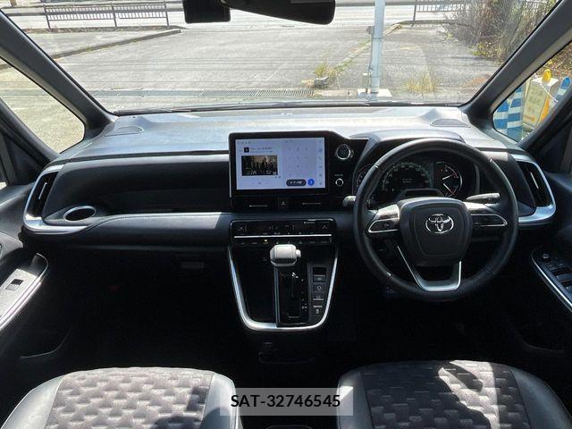 Toyota VOXY 2022-09 7226966-1
