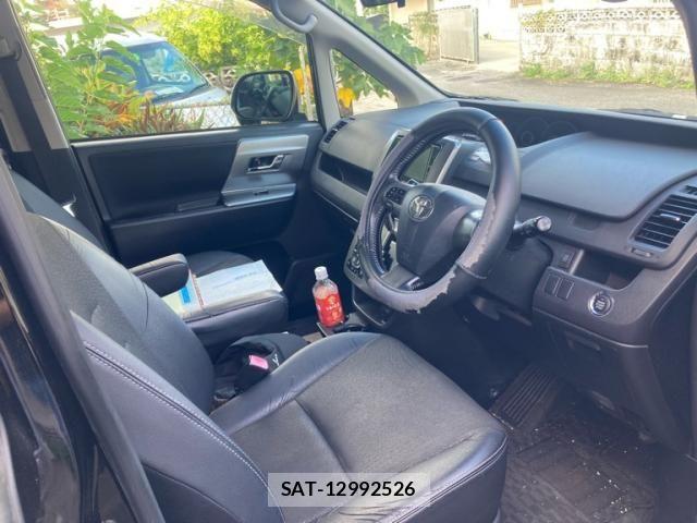 Toyota VOXY 2013-04 7226867-12