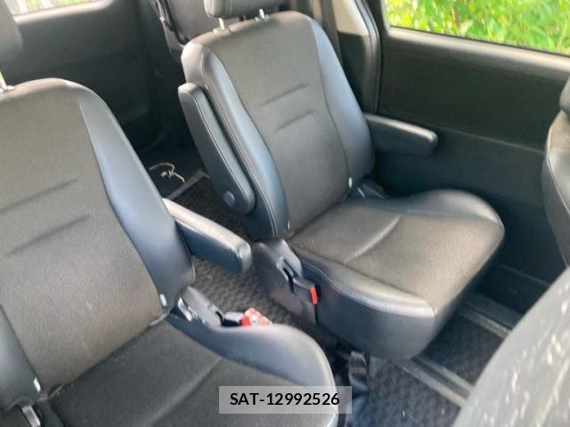 Toyota VOXY 2013-04 7226867-14