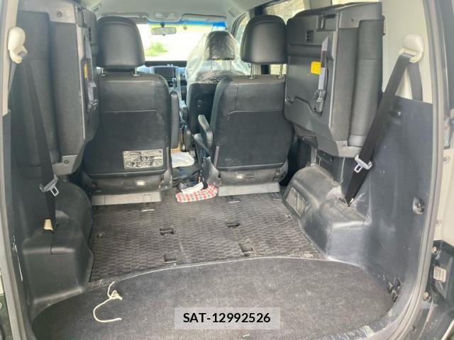 Toyota VOXY 2013-04 7226867-15