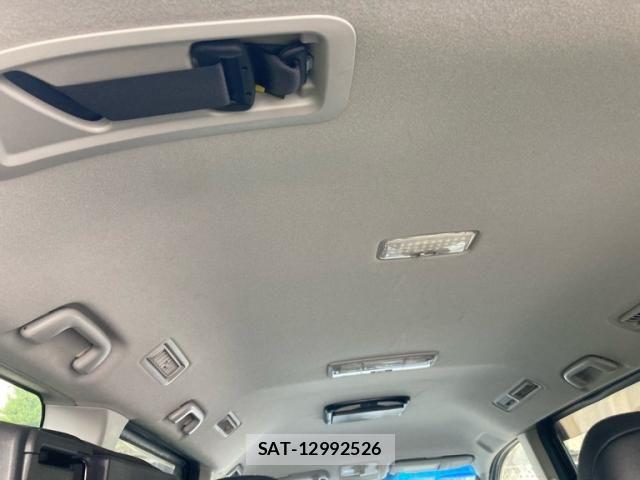 Toyota VOXY 2013-04 7226867-16