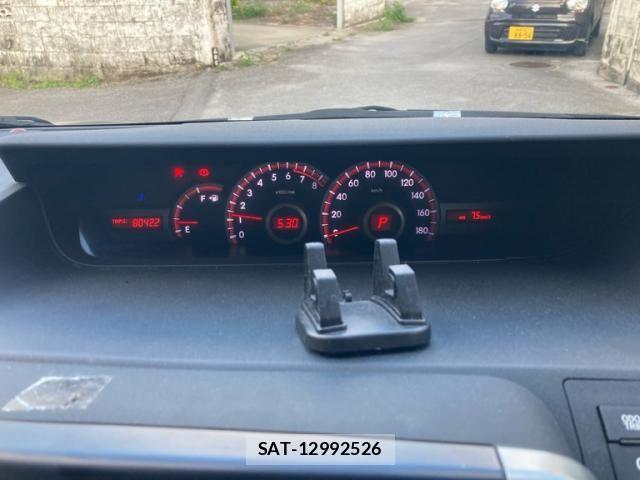 Toyota VOXY 2013-04 7226867-17