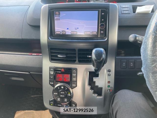 Toyota VOXY 2013-04 7226867-19