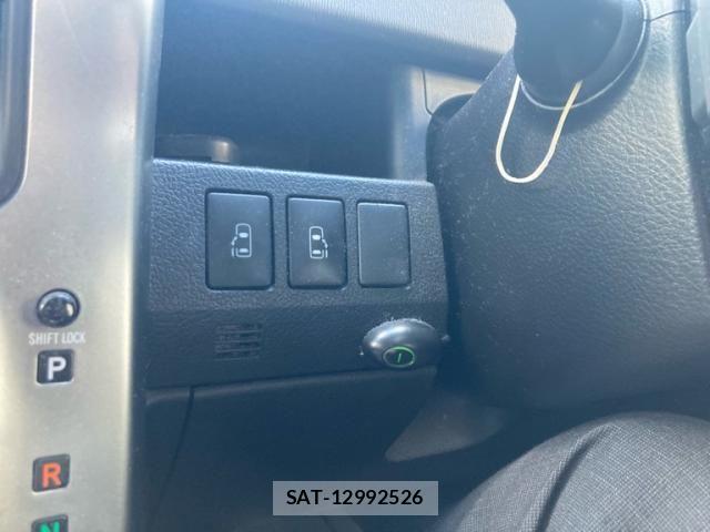 Toyota VOXY 2013-04 7226867-20