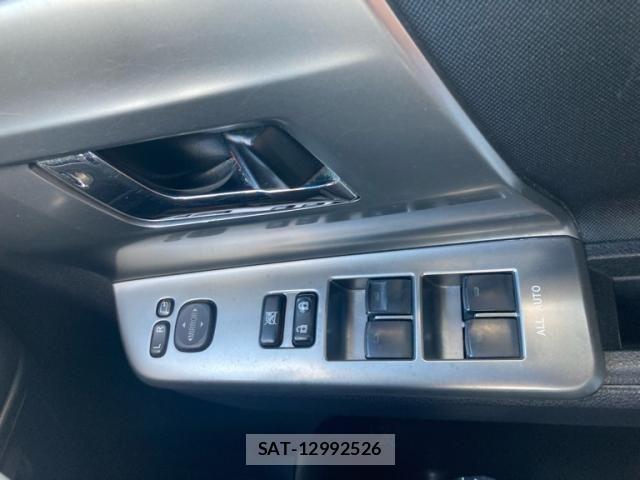 Toyota VOXY 2013-04 7226867-23