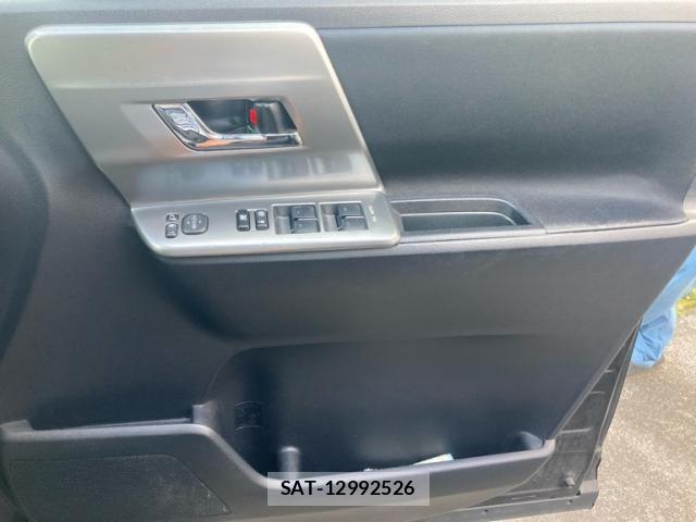 Toyota VOXY 2013-04 7226867-24