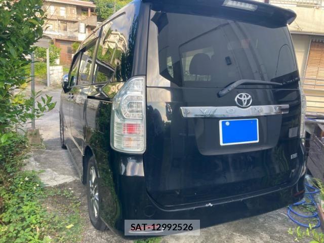 Toyota VOXY 2013-04 7226867-3