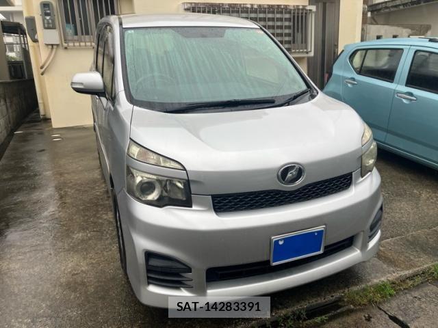 Toyota VOXY 2010-11 7226860-0