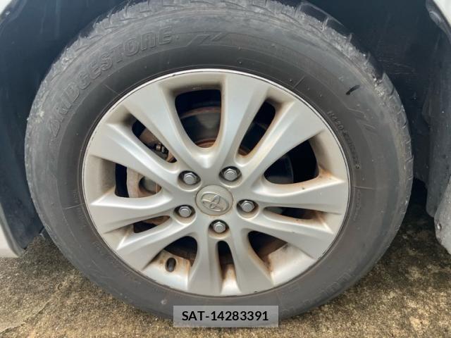 Toyota VOXY 2010-11 7226860-9