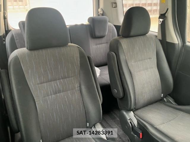 Toyota VOXY 2010-11 7226860-13