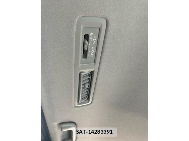 Toyota VOXY 2010-11 7226860-15