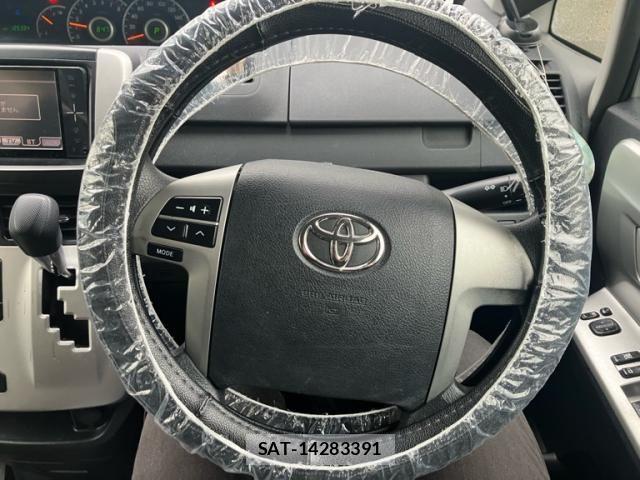 Toyota VOXY 2010-11 7226860-16