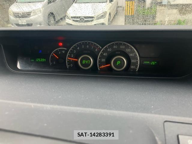 Toyota VOXY 2010-11 7226860-17