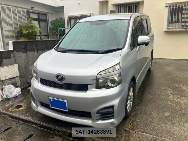 Toyota VOXY 2010-11 7226860-1