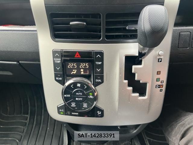 Toyota VOXY 2010-11 7226860-23