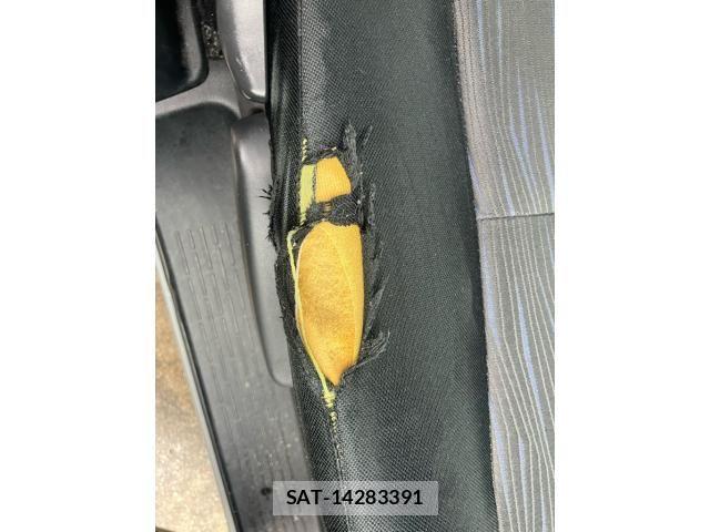 Toyota VOXY 2010-11 7226860-28