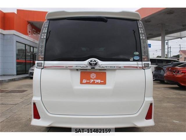 Toyota VOXY 2016-05 7226895-11